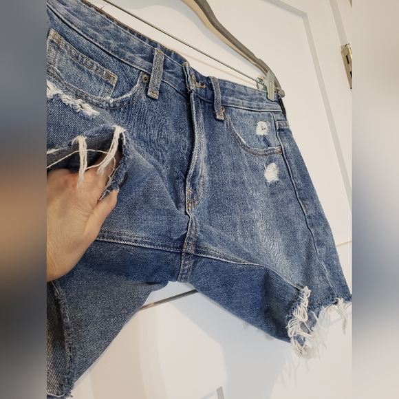 Lucky Brand Boyfriend Short Distressed 100% Cotton 5 Pockets Size 4/27 - Picture 4 of 8